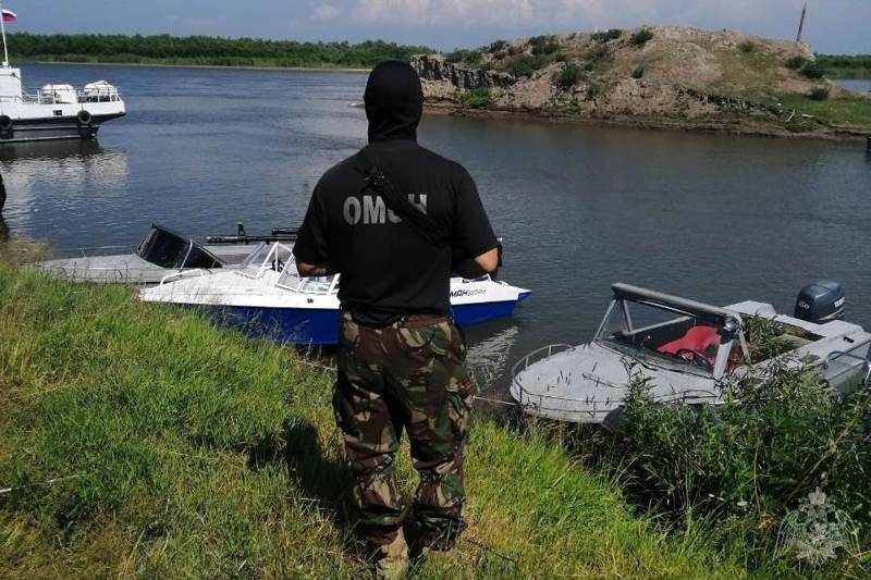 На Байкале сотрудники ОМОН Росгвардии Бурятии задержали подозреваемых в незаконной добыче биоресурсов   