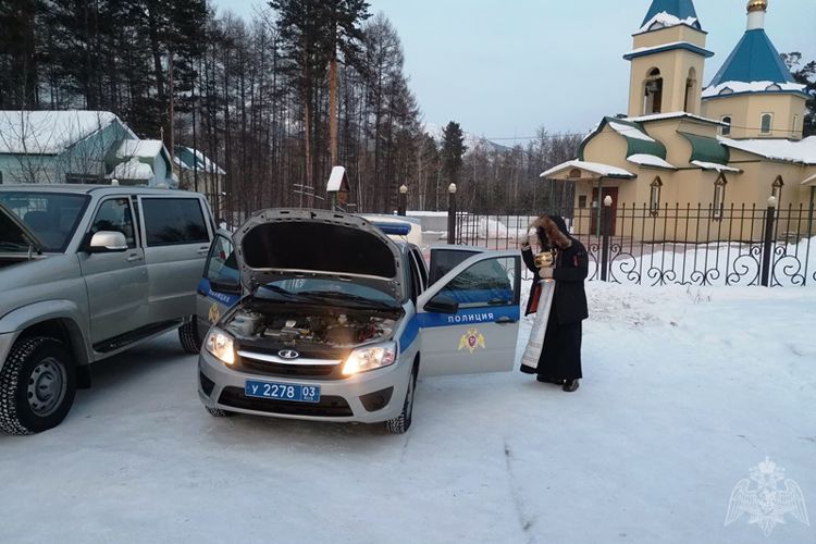 Представитель православной церкви встретился с сотрудниками вневедомственной охраны в Муйском районе Бурятии