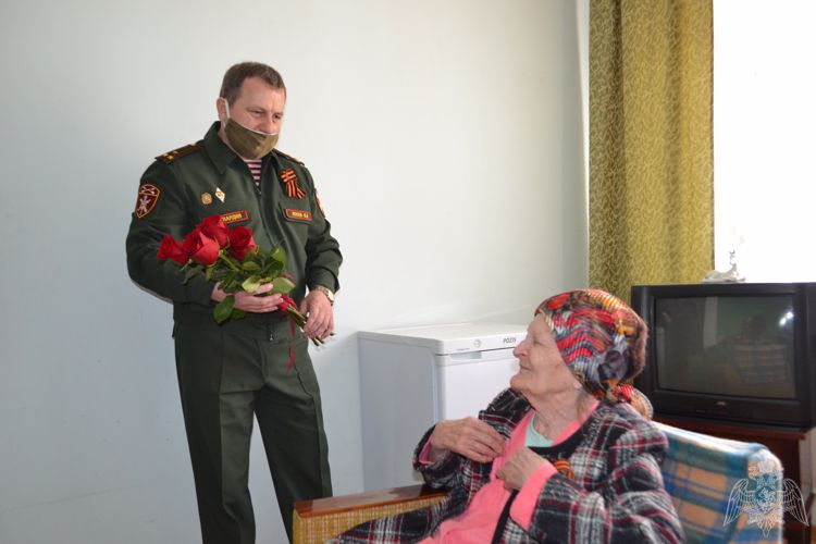 Командование Управления Росгвардии по Республике Бурятия поздравили тружеников тыла с приближающимся Днём Победы