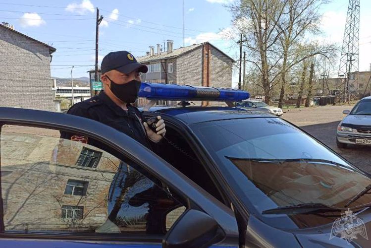 В Улан-Удэ сотрудники вневедомственной охраны задержали подозреваемых в попытке угона автомобиля   