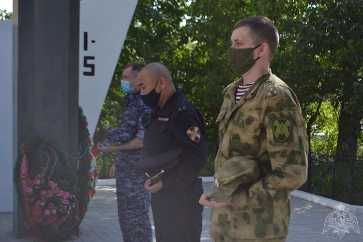 Личный состав подразделений Росгвардии Бурятии зажег свечи в память о погибших на фронтах Великой Отечественной войны