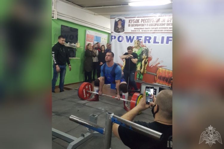 В Улан-Удэ провели открытый турнир по пауэрлифтингу памяти Вячеслава Леонова