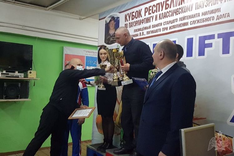В Улан-Удэ провели открытый турнир по пауэрлифтингу памяти Вячеслава Леонова