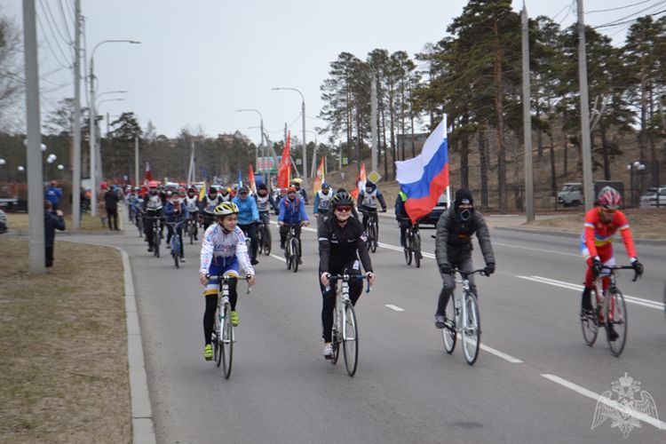 В Улан-Удэ росгвардейцы приняли участие в велопробеге «Звезда Победы»