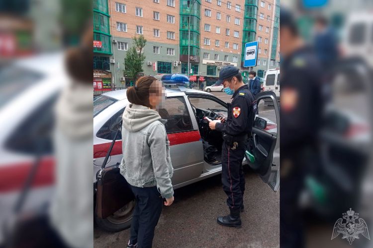 В Улан-Удэ сотрудники вневедомственной охраны задержали женщину, находящуюся в розыске
