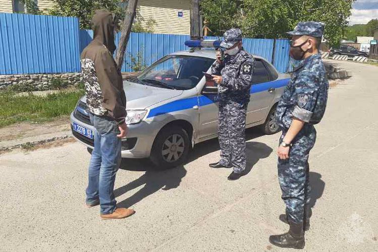 В Муйском районе росгвардейцы вернули похищенный автомобиль