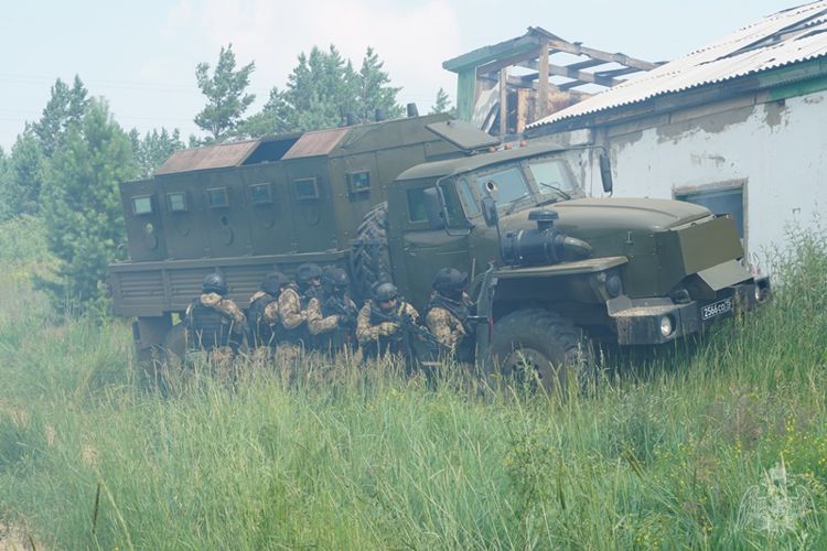 В Бурятии спецподразделения территориального управления Росгвардии выполняют задачи в рамках учения «Заслон - 2021»