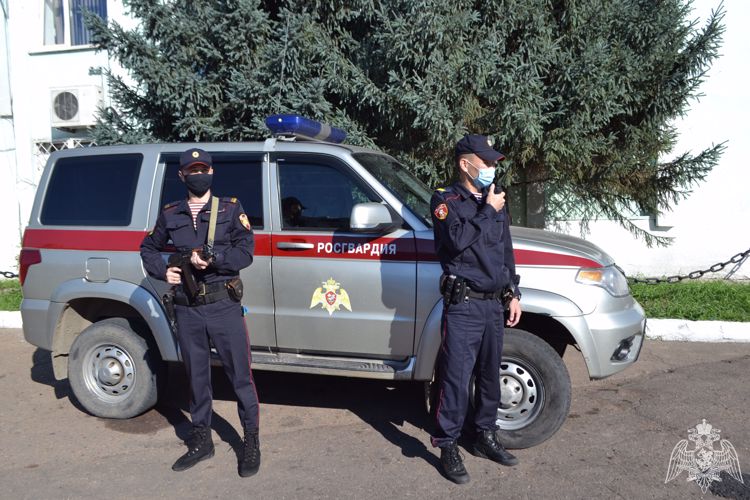 В Бурятии росгвардейцы задержали подозреваемых в грабеже