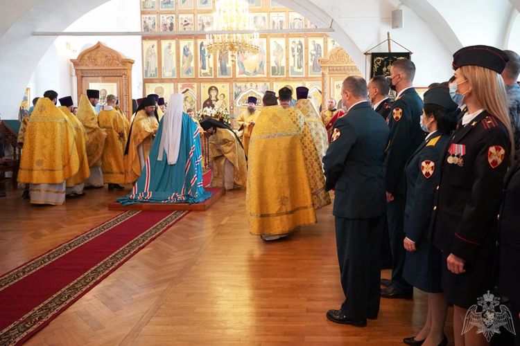 Росгвардейцы Бурятии приняли участие в литургии к 800-летию со дня рождения Александра Невского
