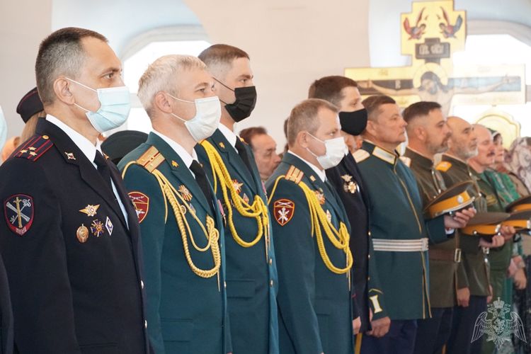 Росгвардейцы Бурятии приняли участие в литургии к 800-летию со дня рождения Александра Невского