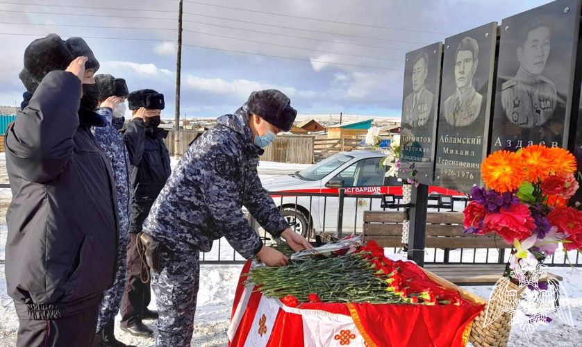 В Бурятии росгвардейцы почтили память ветерана ВОВ   
