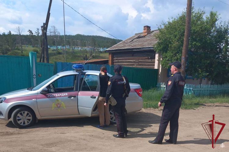 В Бурятии росгвардейцы задержали подозреваемую в краже сотового телефона