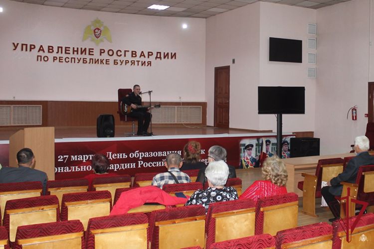 В Бурятии росгвардейцы поздравили ветеранов с Международным днем пожилого человека