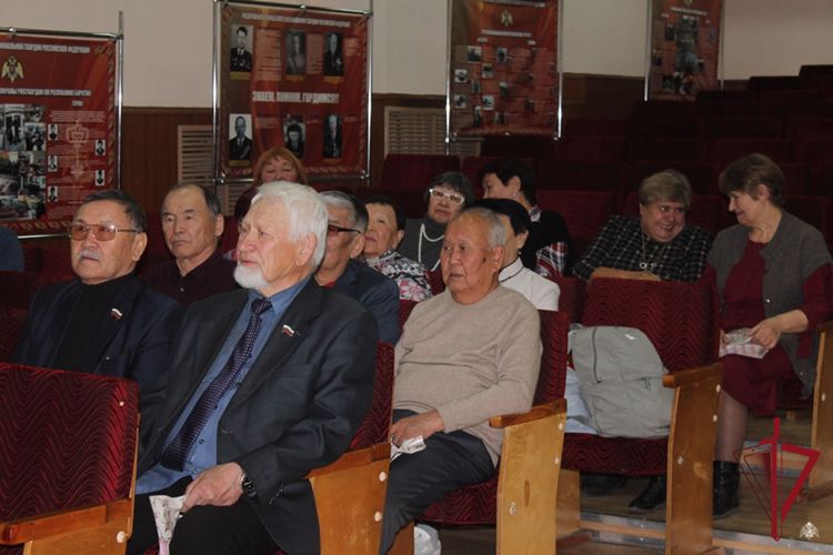 В Бурятии росгвардейцы поздравили ветеранов с Международным днем пожилого человека