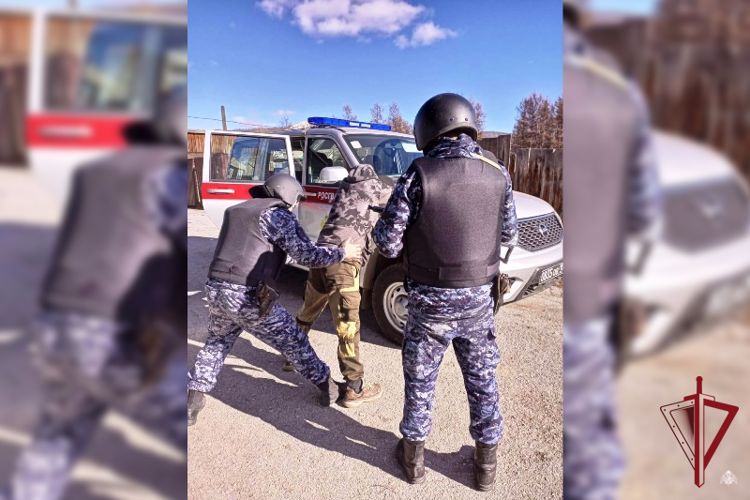 В Бурятии сотрудники вневедомственной охраны задержали подозреваемого в краже из автомобилей