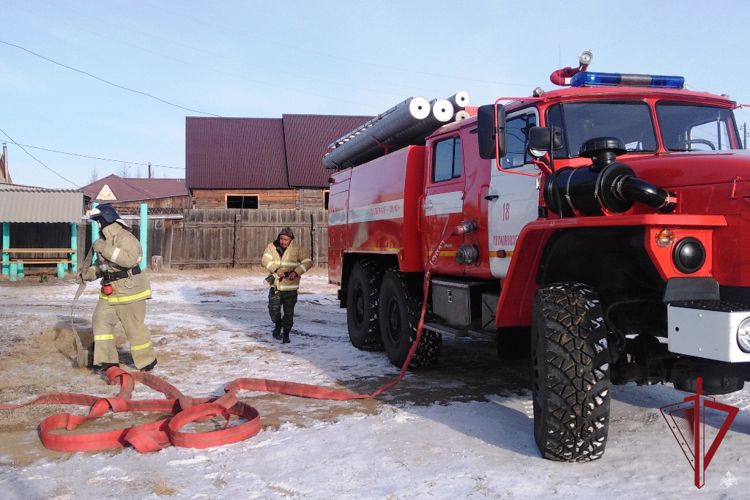 В Бурятии прошли совместные учения росгвардейцев и пожарных