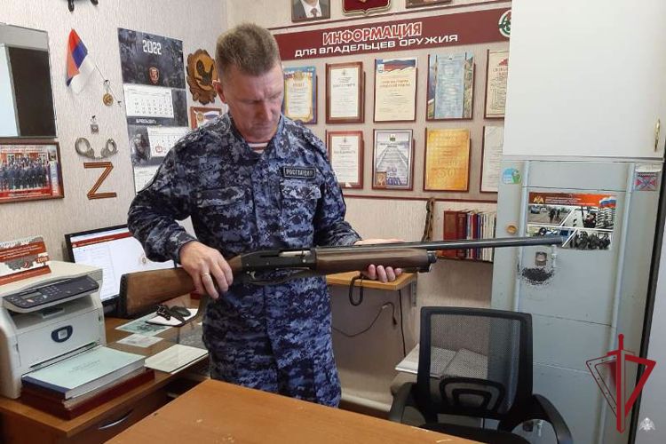 На севере Бурятии сдали найденное ружье в Росгвардию