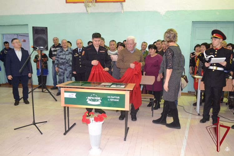 В Улан-Удэ сотрудники вневедомственной охраны почтили память погибшего сослуживца