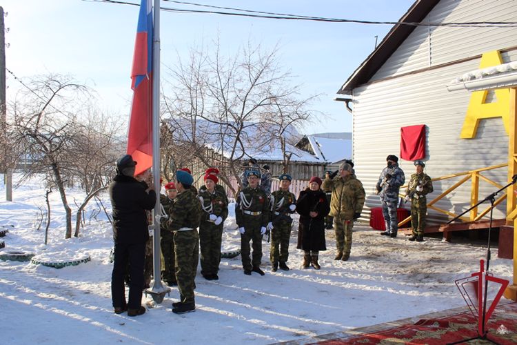 В Тункинском районе открыли мемориальную доску в память о сотруднике спецподразделения Росгвардии