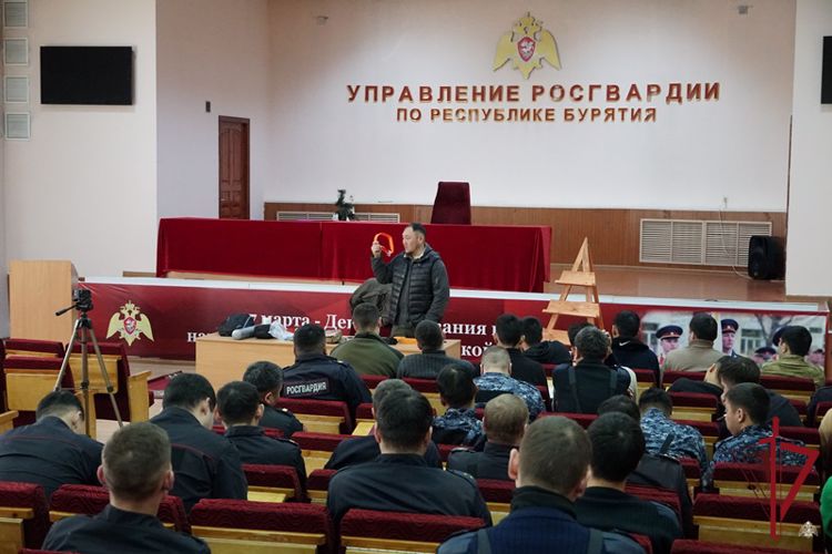 Занятия по тактической медицине прошли для росгвардейцев в Улан-Удэ