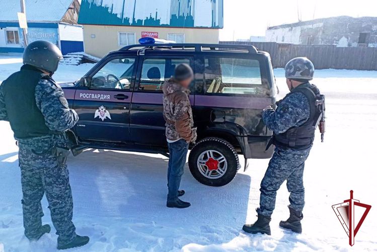 Сотрудники Росгвардии задержали гражданина в федеральном розыске в Бурятии