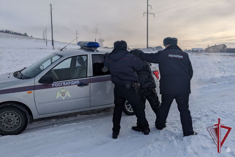 В Прибайкальском районе росгвардейцы задержали гражданина с марихуаной