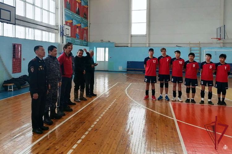 В Бурятии сотрудники вневедомственной охраны учредили призы в турнире по волейболу
