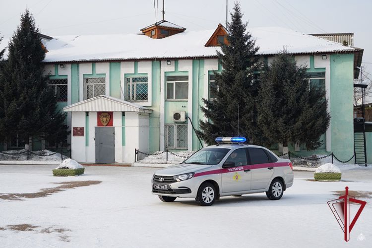 В Улан-Удэ лучшей группе задержания вневедомственной охраны Росгвардии вручили новый автомобиль