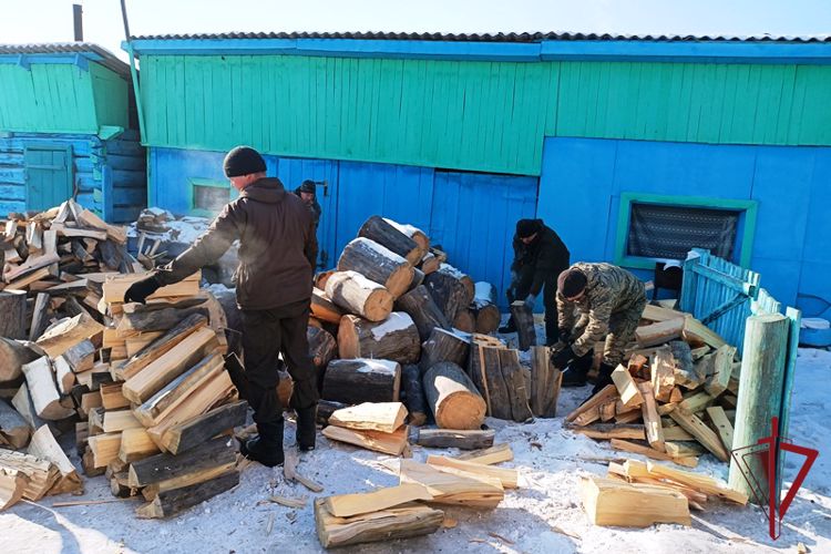 В Бурятии росгвардейцы оказали помощь матери погибшего сослуживца