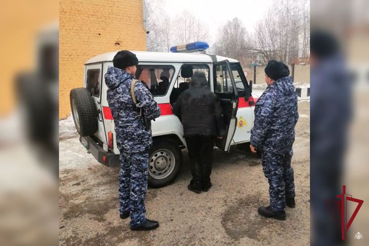 В Бурятии росгвардейцы задержали подозреваемую в причинении ножевого ранения знакомому