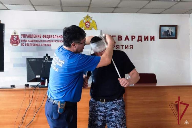 Для росгвардейцев Бурятии провели занятия по оказанию первой помощи