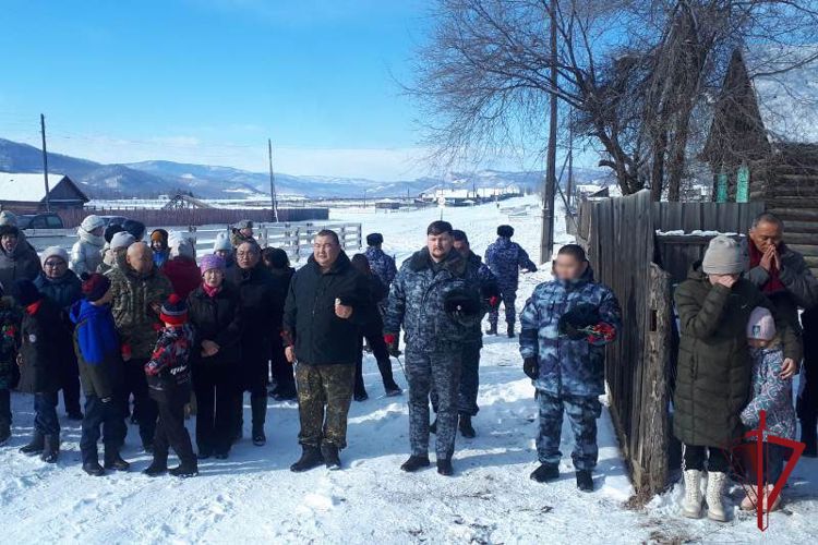 В Закаменском районе открыли мемориальную доску сотруднику ОМОН Росгвардии, погибшему в ходе проведения СВО