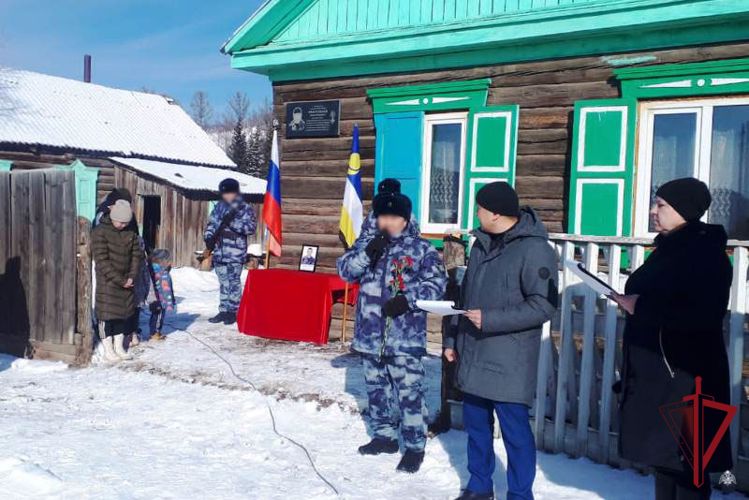 В Закаменском районе открыли мемориальную доску сотруднику ОМОН Росгвардии, погибшему в ходе проведения СВО