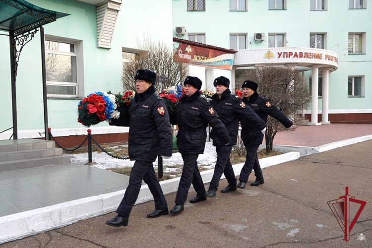 Росгвардейцы Бурятии почтили память коллег, погибших при исполнении воинского долга