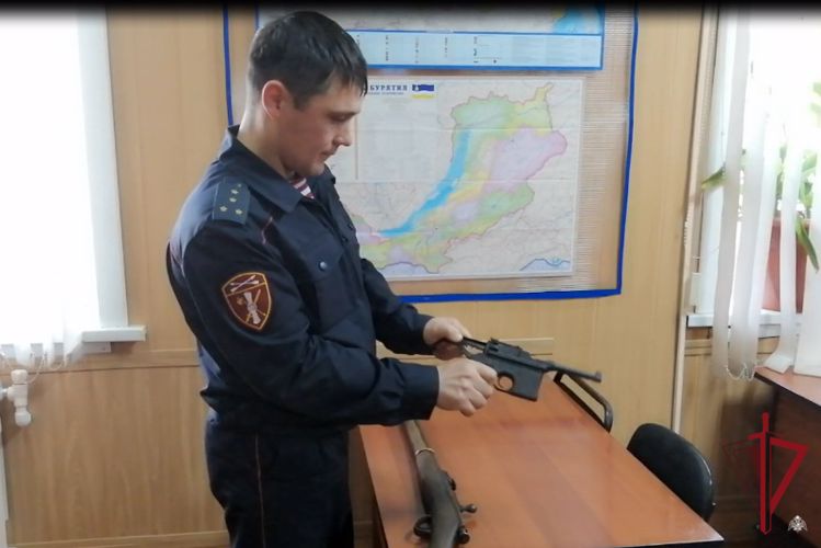 В Бурятии в Росгвардию сдали найденное оружие