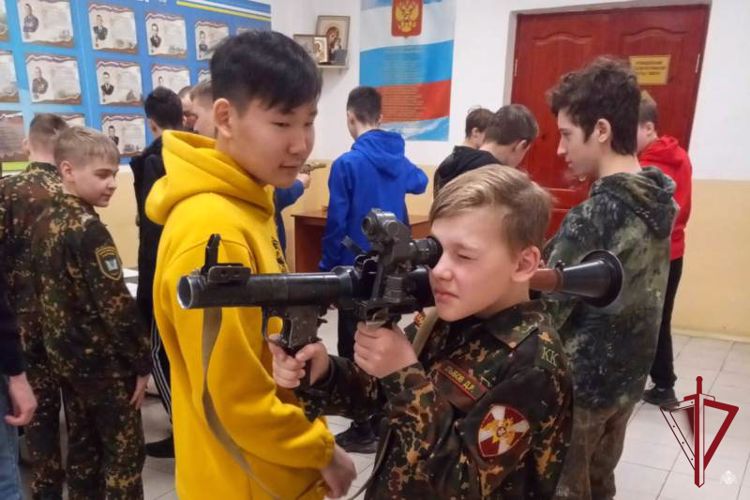 В Бурятии воспитанники «Гвардейской смены» участвовали в сборах на базе ОМОН Росгвардии