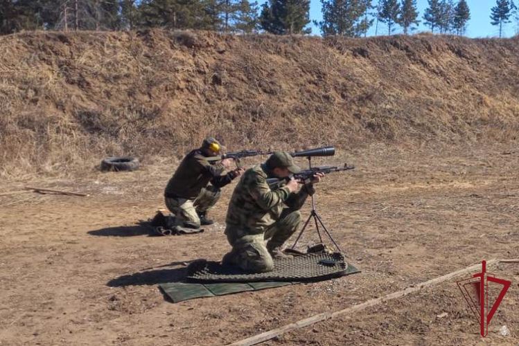 В Бурятии росгвардейцы соревновались в стрельбе из табельного оружия