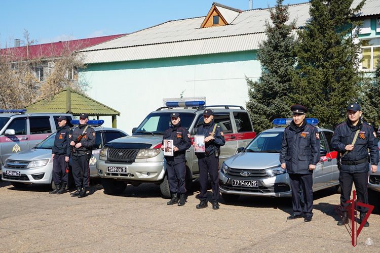 В Бурятии росгвардейцы присоединились к акции «Бессмертный автополк»