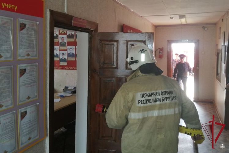 В Бурятии прошли совместные учения росгвардейцев и пожарных
