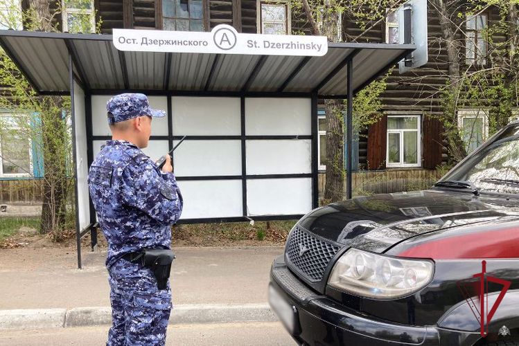 В Улан-Удэ сотрудники Росгвардии задержали гражданина, находящегося в розыске