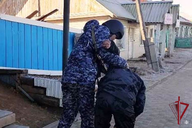 В Бурятии росгвардейцы задержали подозреваемого в поджоге