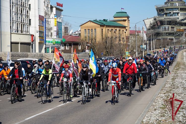 В Улан-Удэ росгвардейцы поддержали велопробег «Звезда Победы»