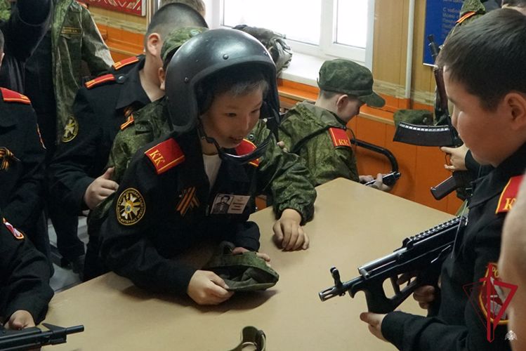 В Бурятии сотрудники Росгвардии провели день открытых дверей