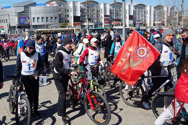 В Улан-Удэ росгвардейцы поддержали велопробег «Звезда Победы»