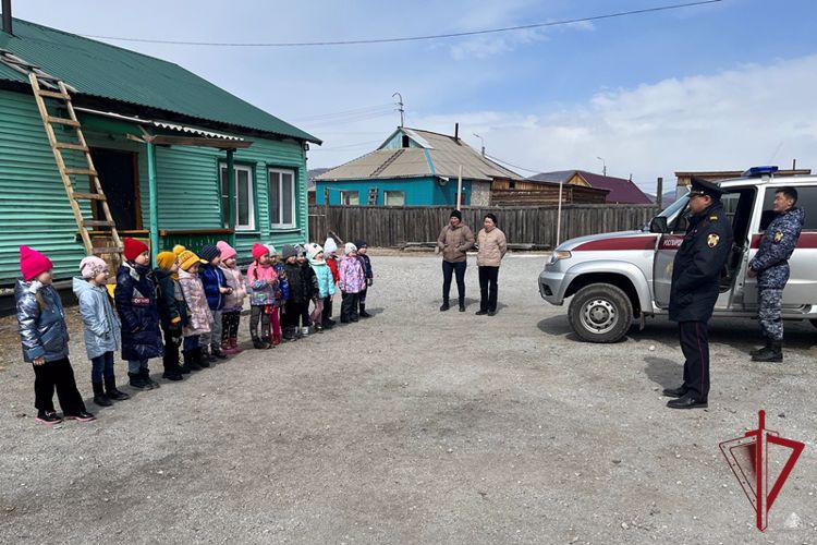 В Бурятии сотрудники Росгвардии провели день открытых дверей