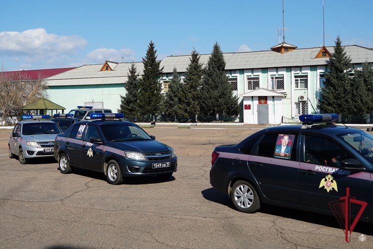 В Бурятии росгвардейцы присоединились к акции «Бессмертный автополк»