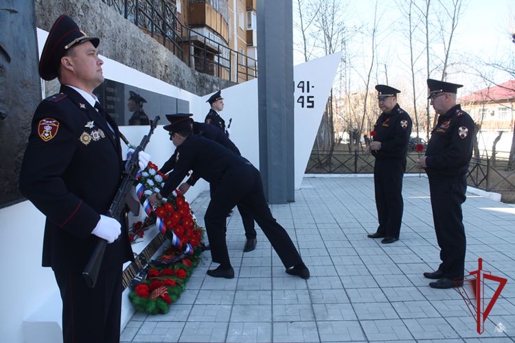 В Бурятии росгвардейцы почтили память погибших в годы Великой Отечественной войны