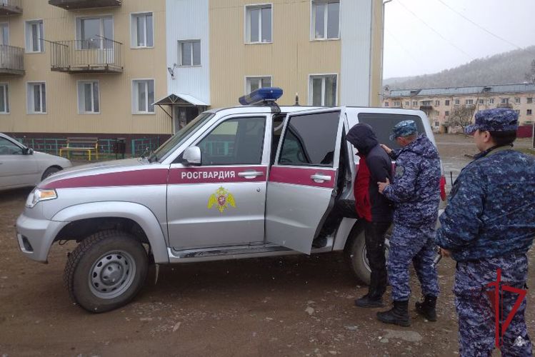 Росгвардейцы задержали подозреваемого в краже в Закаменске