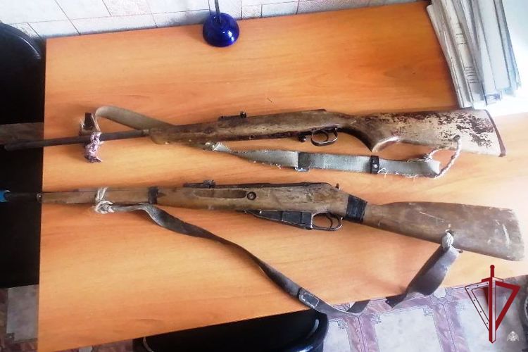 Житель Бурятии добровольно сдал ружья покойного родственника в Росгвардию