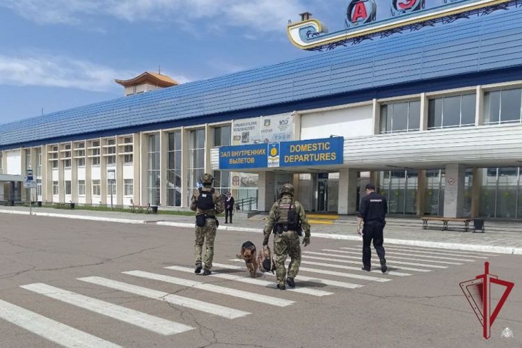 В аэропорту «Байкал» взрывотехники Росгвардии произвели осмотр бесхозной сумки